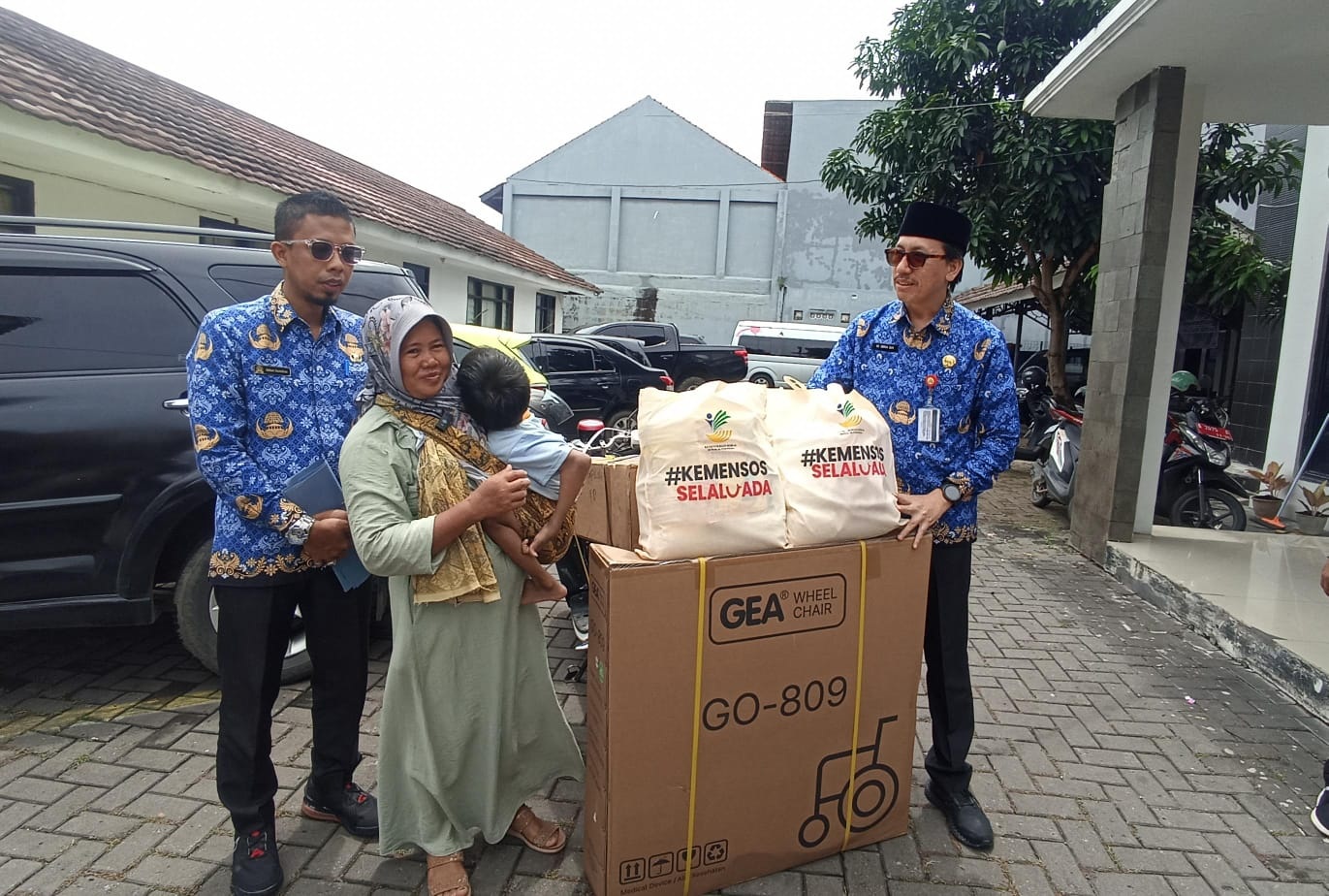 Kemensos Bantu Ratusan Lansia dan Disabilitas