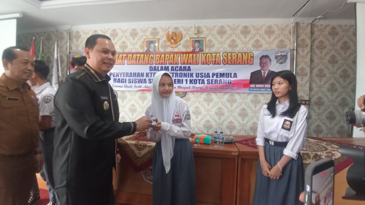 Budi Ingatkan Siswa Tak Salahgunakan KTP-el