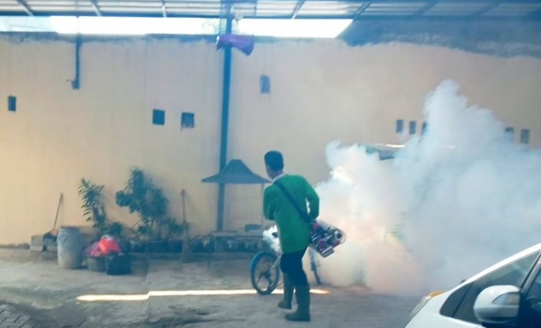 Cegah DBD, Lingkungan Warga Poris Gaga Baru di Fogging,