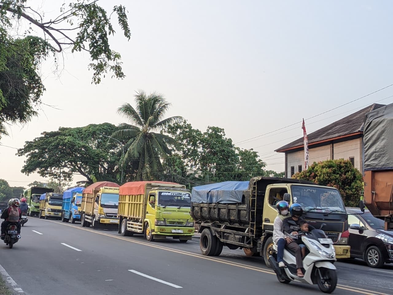 Dishub Siapkan Rambu Atur Jam Operasional Truk