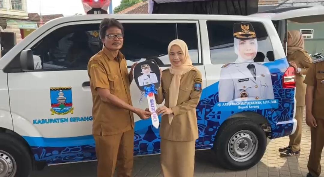 Bupati Zakiyah Salurkan Langsung Ambulans Desa