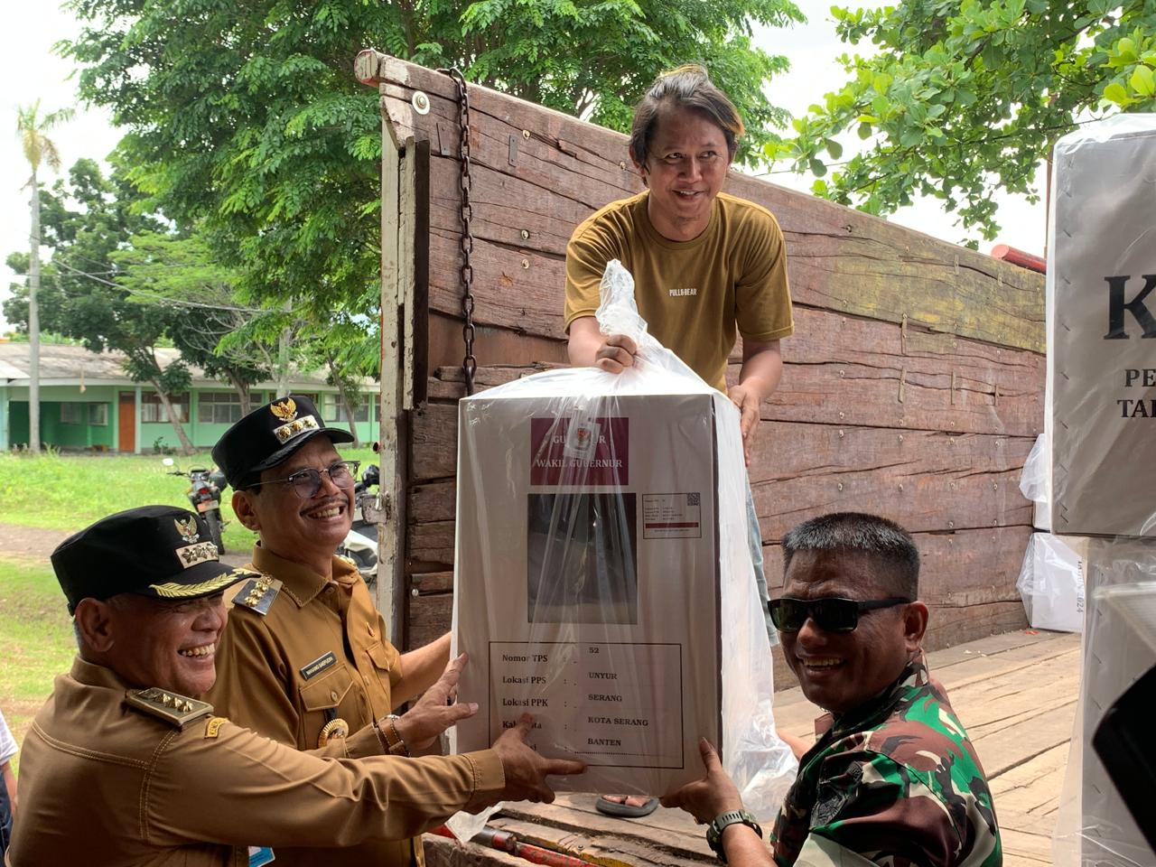 Pastikan Kesiapan Pilkada, Nanang Tinjau Pendistribusian Logistik