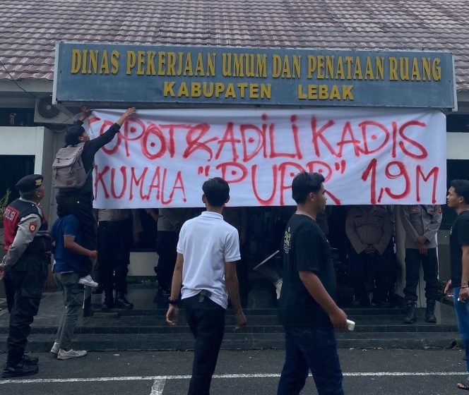 11 Paket Proyek Jalan Dikorupsi Rp8,3 Miliar, Mahasiswa Desak Copot Kadis PUPR Lebak