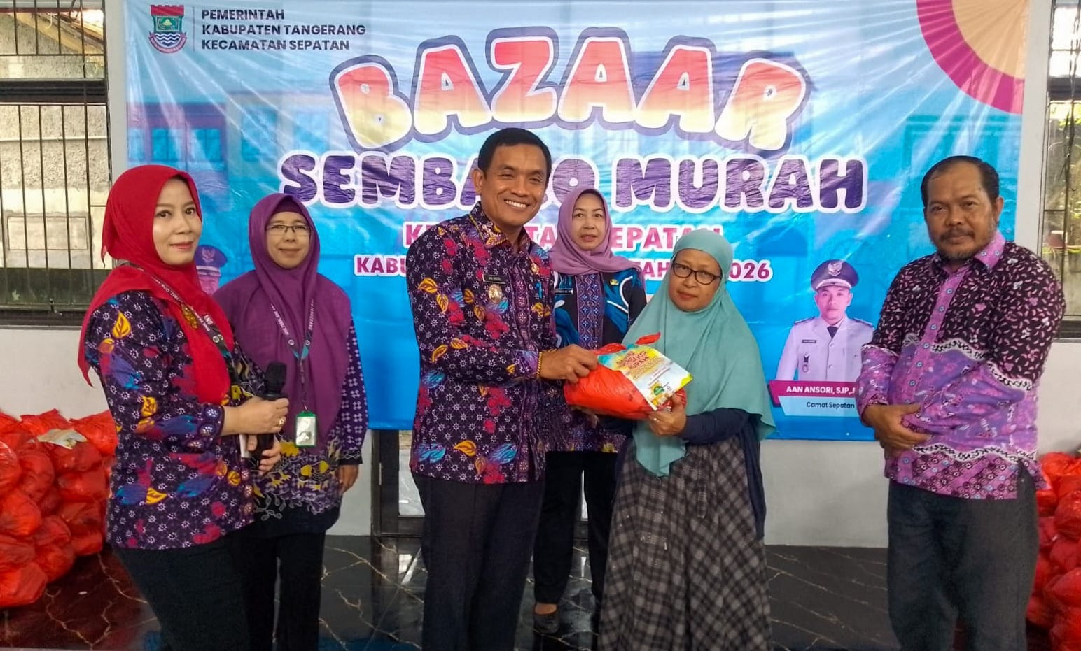 Bazar Sembako Murah Bantu Warga