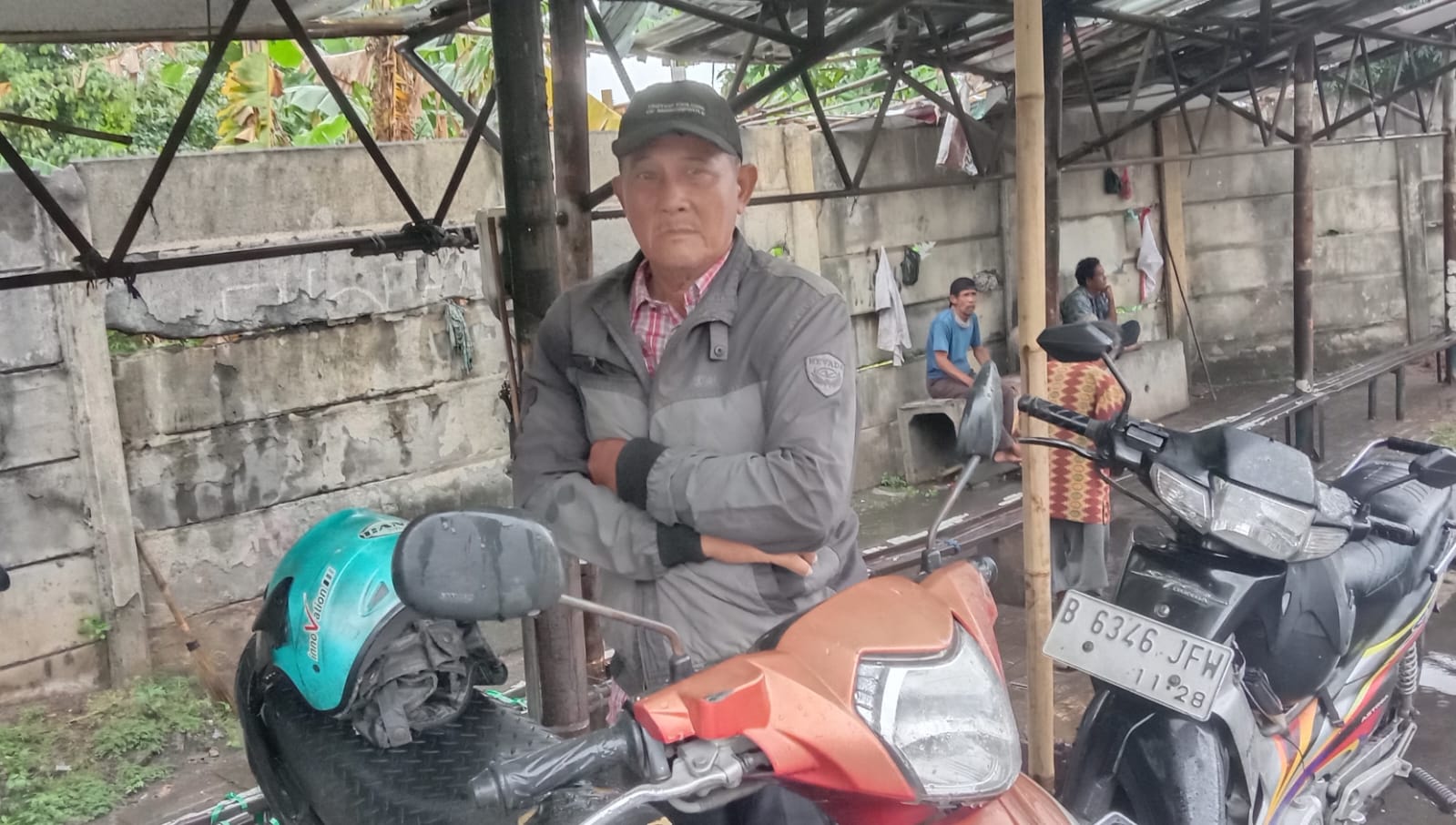 Ojek Pangkalan Bertahan Di Tengah Perkembangan Teknologi, Menunggu Penumpang Untuk Bertahan Hidup