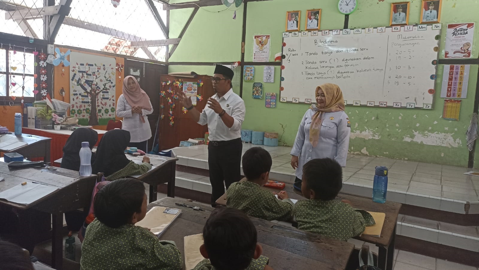 Kadindikbud Tancap Gas Kunjungi Sejumlah Sekolah