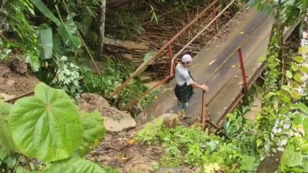 Jembatan Roboh, Aktivitas Lumpuh