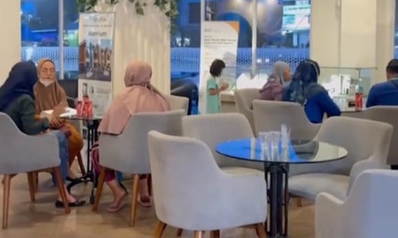 Pengunjung Kawasan Kuliner Bumi Indah City Kesulitan Cari Tempat Salat Jumat