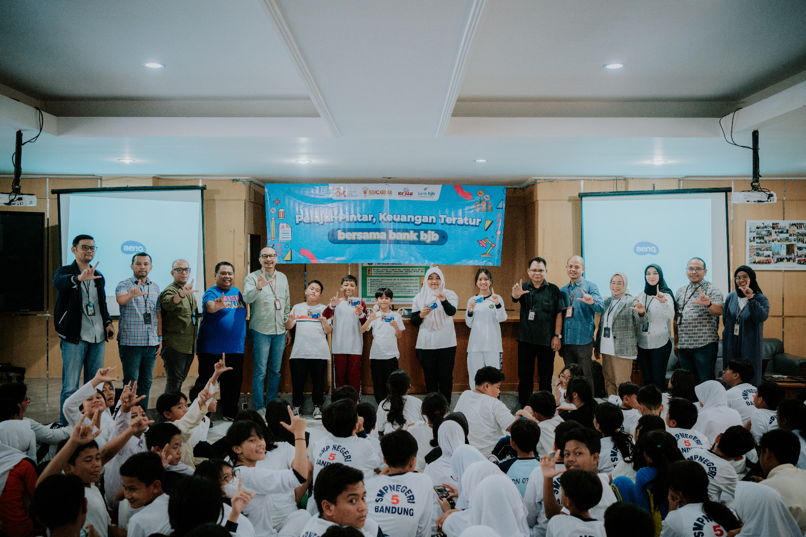 Lewat Program KEJAR, OJK, Disdik Kota Bandung Bersama bank bjb Bantu Pelajar Bandung Melek Keuangan