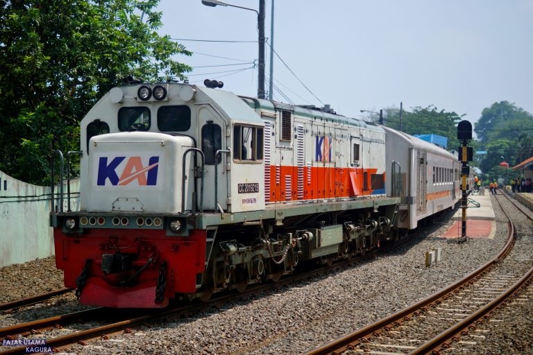 Bangli di Jalur Kereta Api Akan Dibongkar
