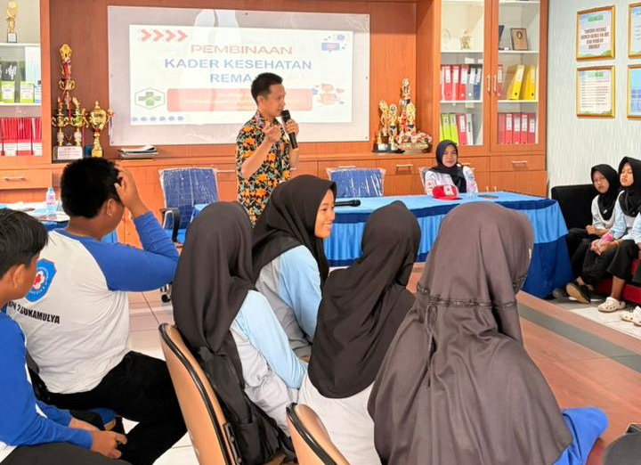 PMR SMPN 2 Sukamulya Belajar P3K dan PHBS dari Puskesmas