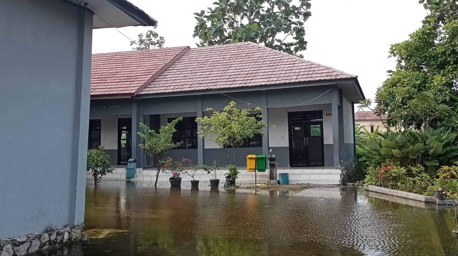 Orang Tua Siswa SMA 15 Minta Sekolah Direlokasi