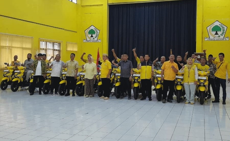 Peringati HUT, Golkar Kota Bagi-Bagi Sepeda Motor