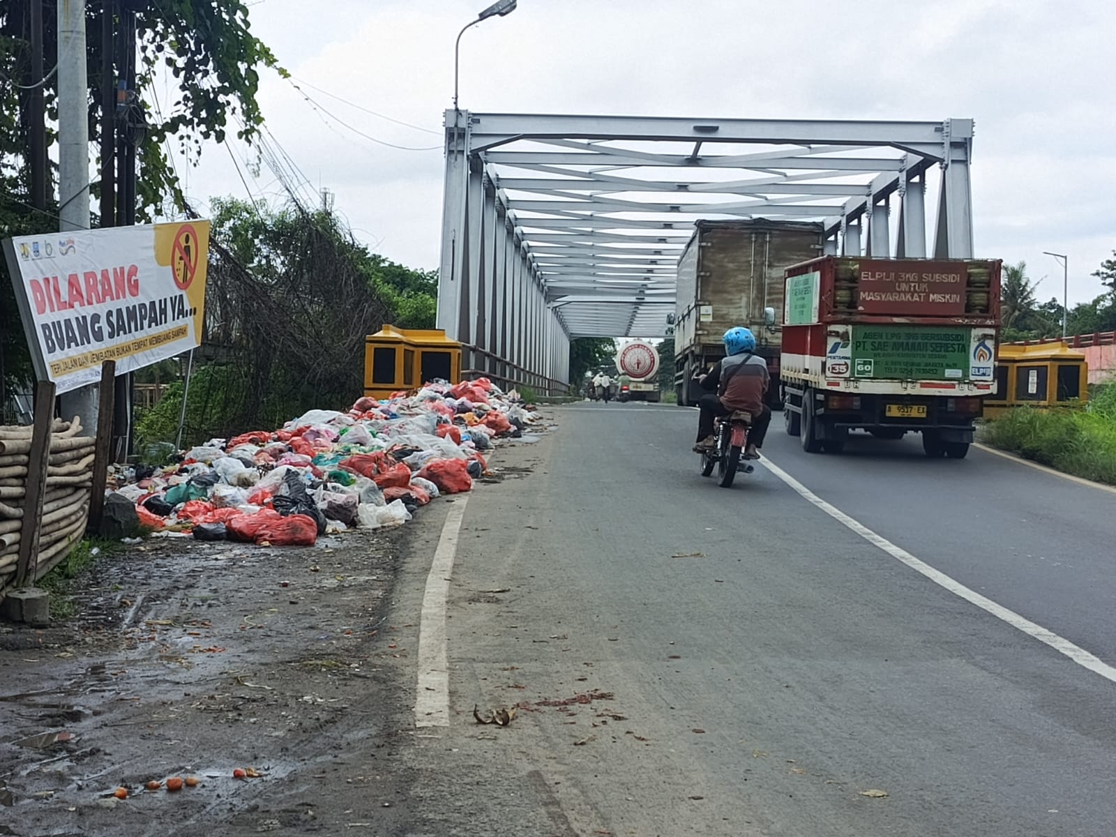 Plang Larangan Buang Sampah Tak Berguna, Sampah Liar Semakin Banyak