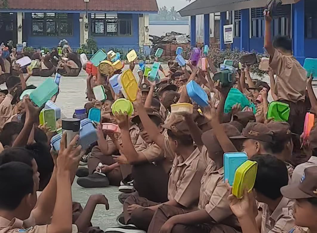 SMPN 1 Sukadiri Biasakan Siswa Membawa Bekal Makanan
