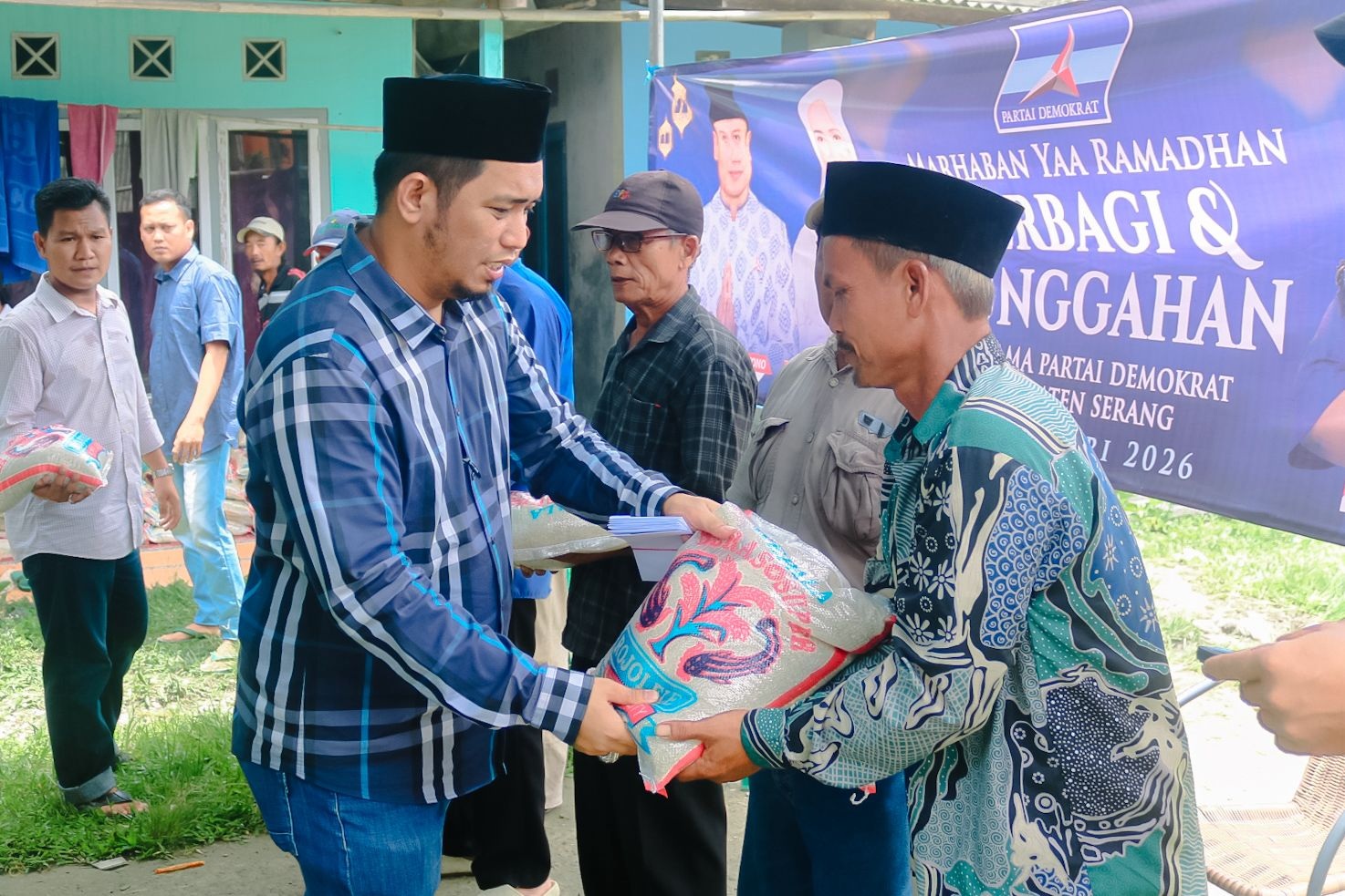 Demokrat Kabupaten Lakukan Aksi Berbagi