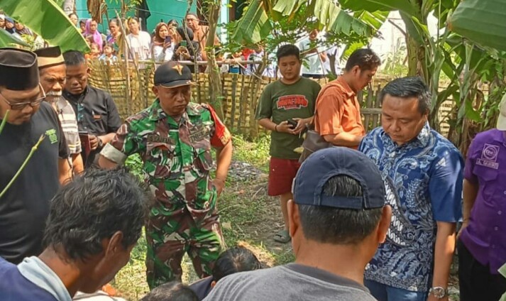 Pedagang Kue Pancong Ditemukan Tewas Gantung Diri di Pohon