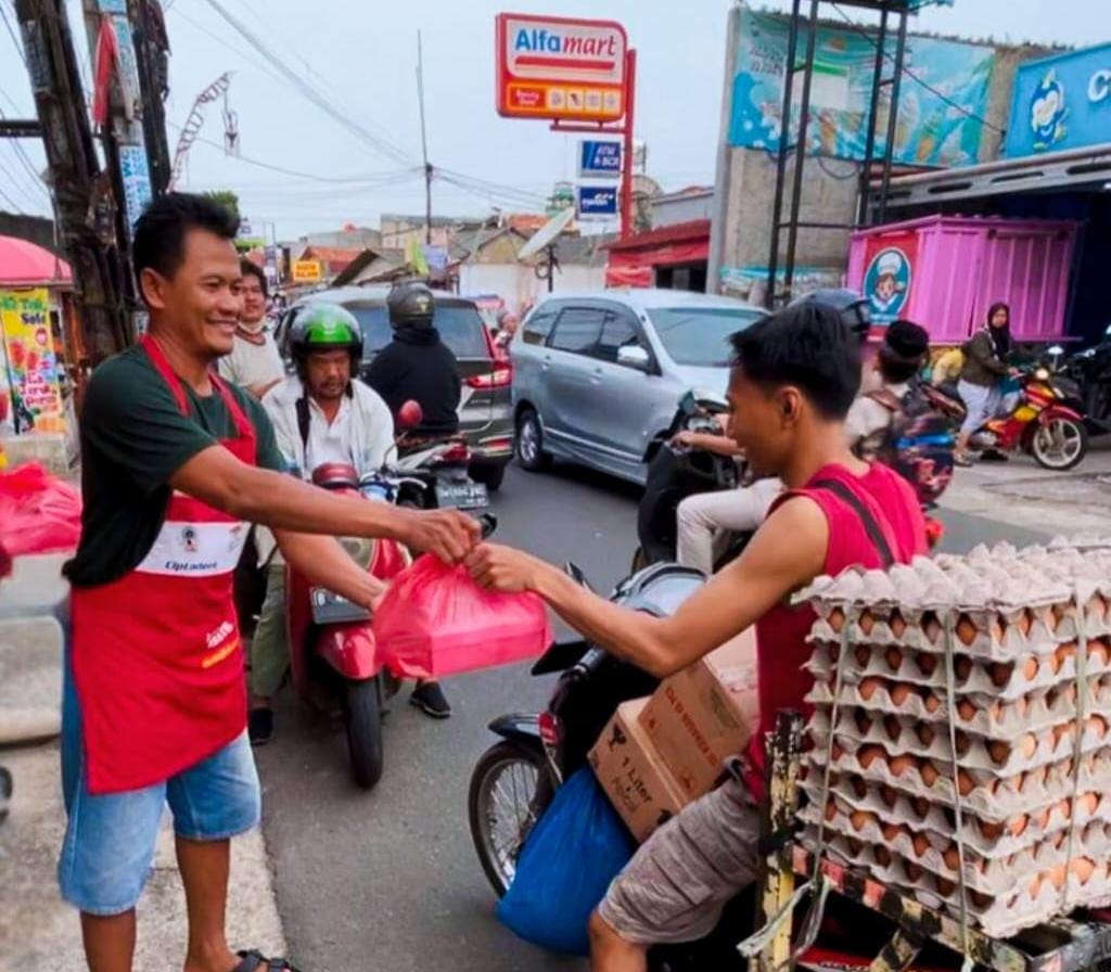 Sebar 54.000 Paket Berbuka di 36 Kota, Warteg Gratis Alfamart dan WINGS Group Siap Temani Kaum Duafa di Ramada