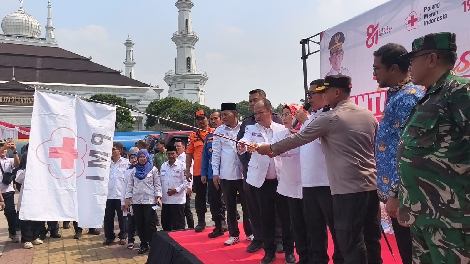 PMI Distribusikan Air Bersih 500 Ribu Liter