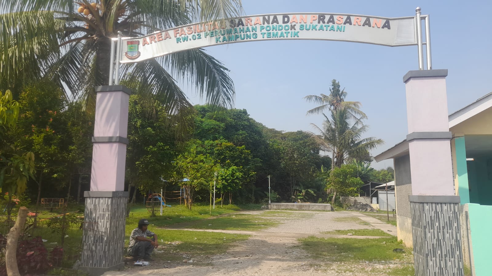 Warga Pondok Sukatani Permai Temukan Busur Panah dan Sajam saat Kerja Bakti