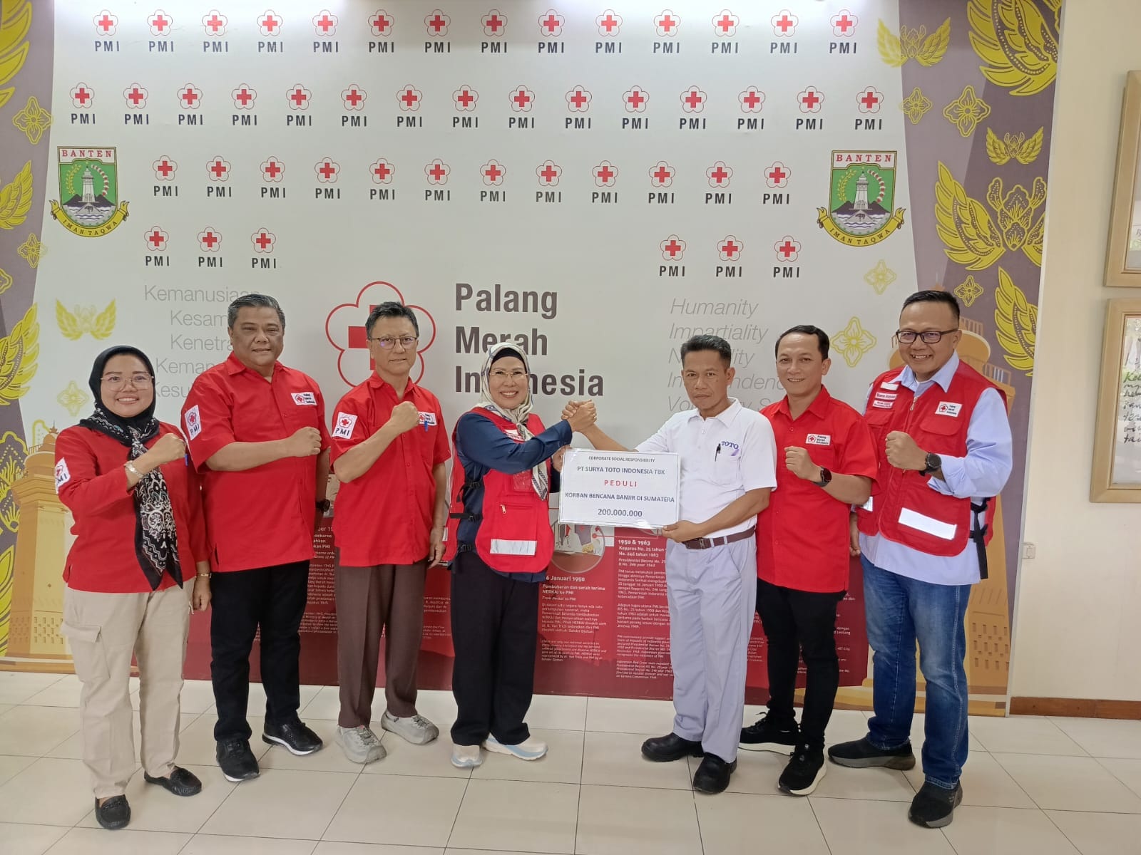 PMI Terima Donasi Rp225 Juta dari Surya Toto, Untuk Korban Bencana Sumatera dan Aceh