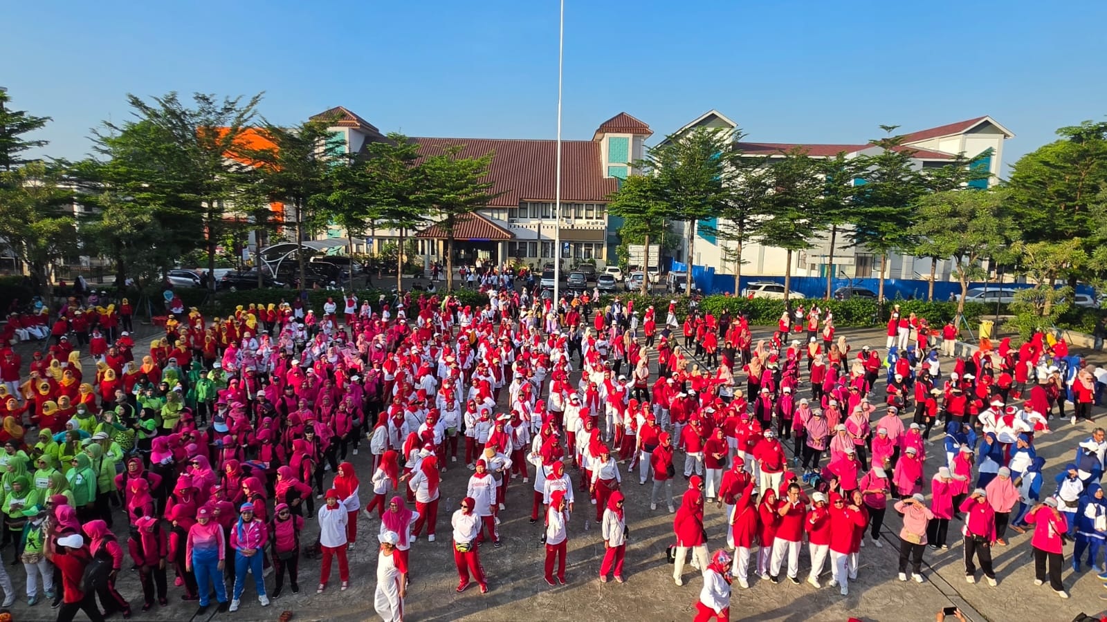 Ribuan Peserta Ikuti Senam Massal KORMI Kota Tangsel