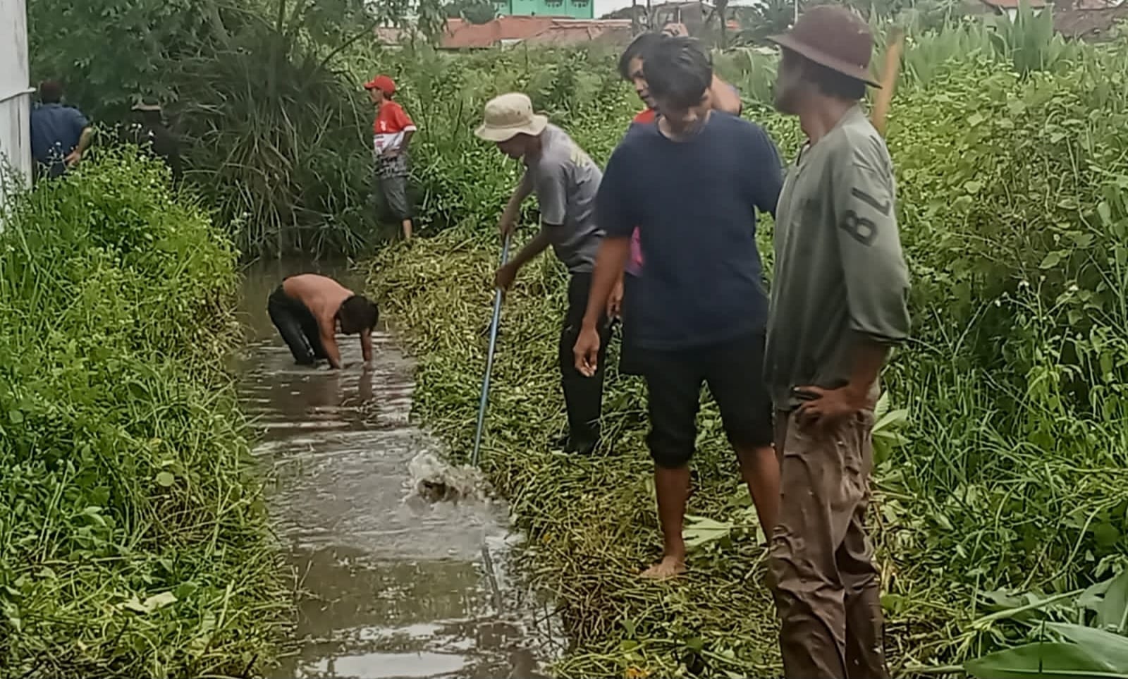 Pemdes Normalisasi Saluran Air Cegah Banjir