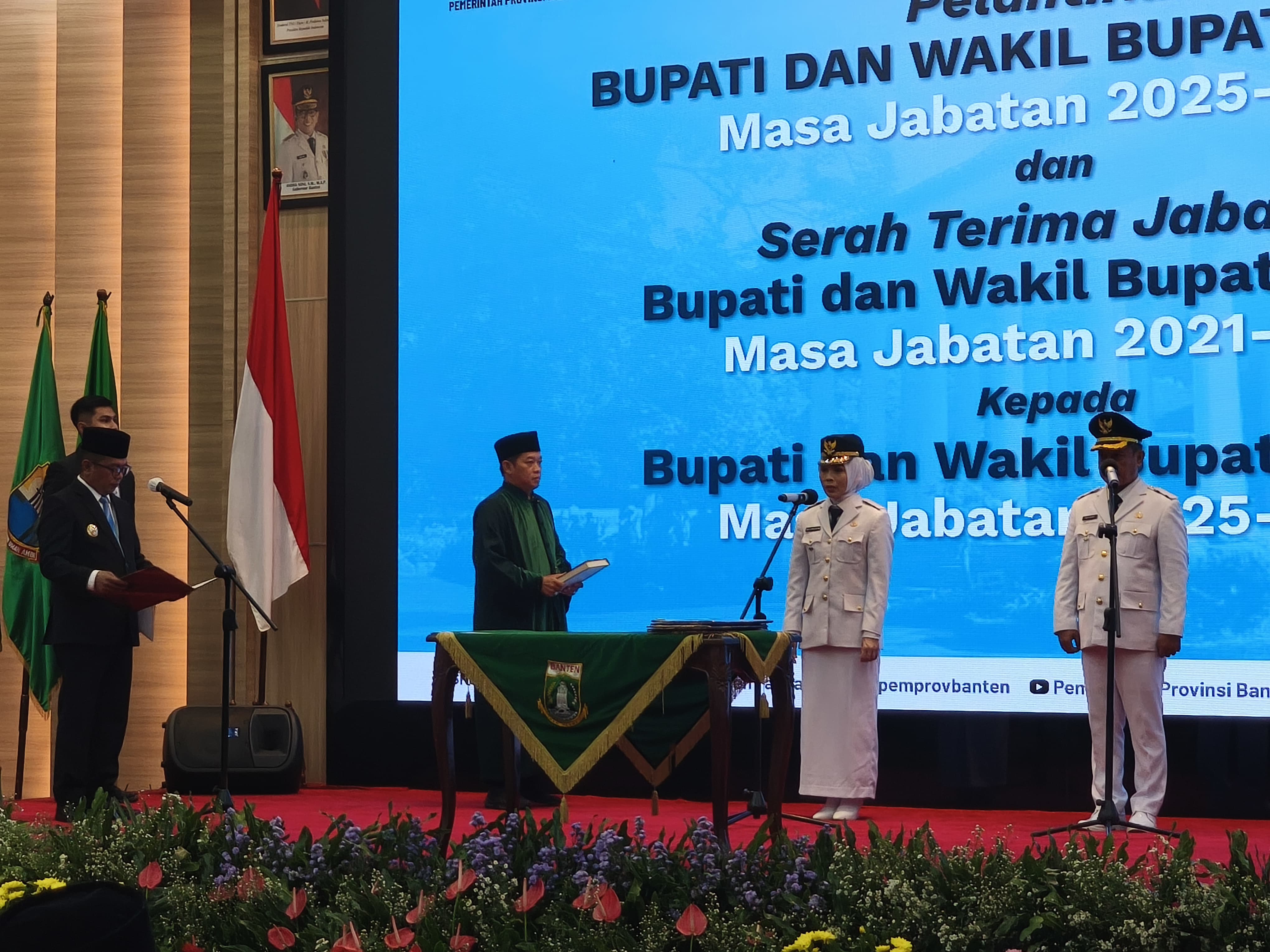 Ratu Zakiyah dan Najib Hamas Resmi Dilantik Jadi Bupati dan Wakil Bupati Serang
