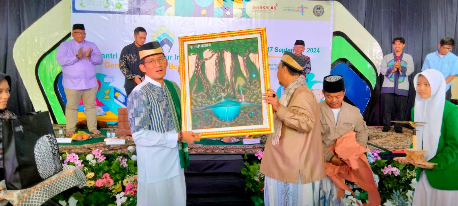 Sandiaga Blusukan di Ponpes Tangerang, Dorong Santri Digital Preneur