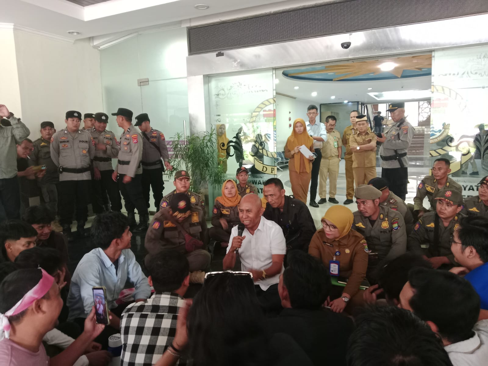 Minta Masyarakat Tak Ragu Mengkritik