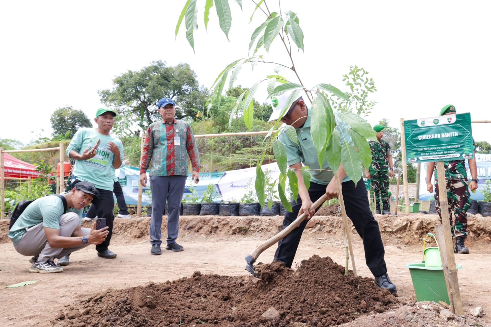 19 Ribuan Bibit Pohon Ditanam di Eks Galian C