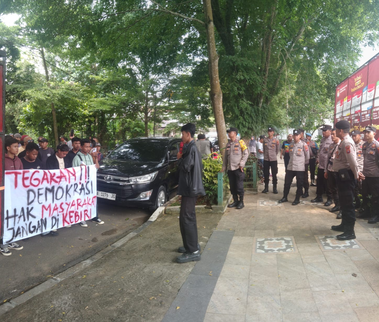 Tuntut Netralitas, KPU Lebak Didemo Masyarakat 