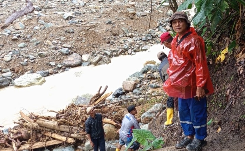 Relawan Kota Bantu Pembangunan Jalan di Sumbar