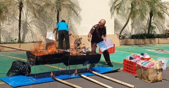 Kejari Kota Tangerang Musnahkan Barang Bukti Tipidum