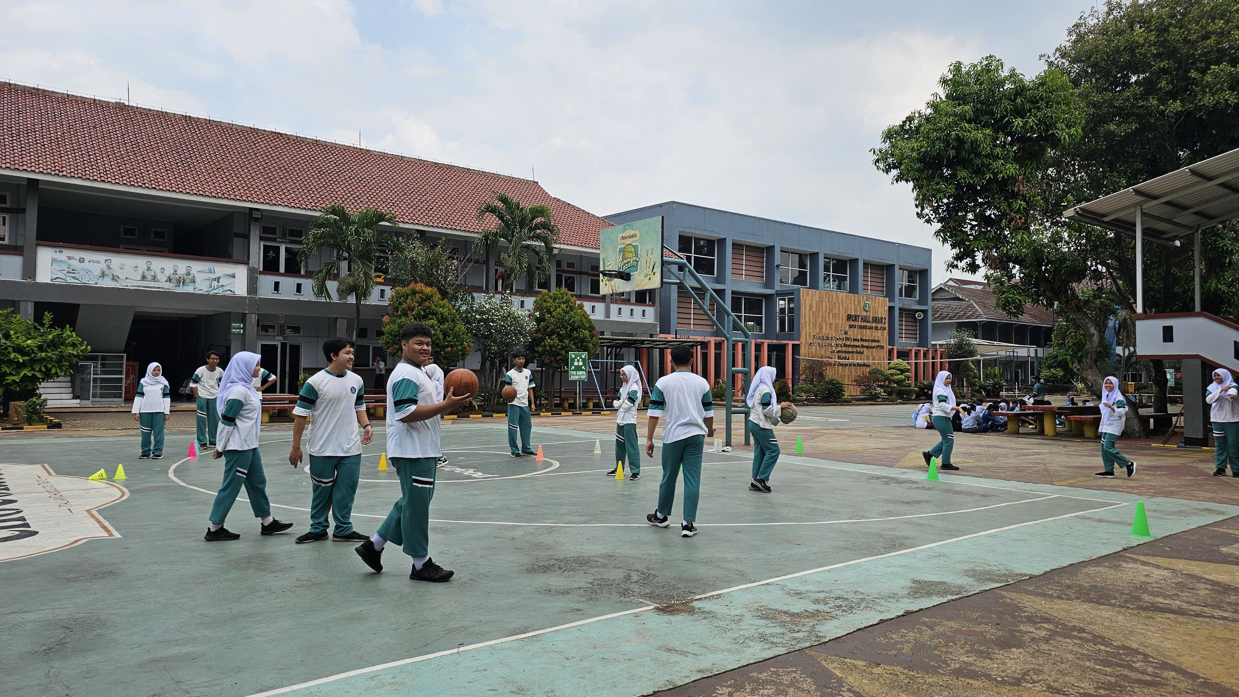 Guru Pelempar Gunting di SMAN 2 Tangsel Dinonaktifkan