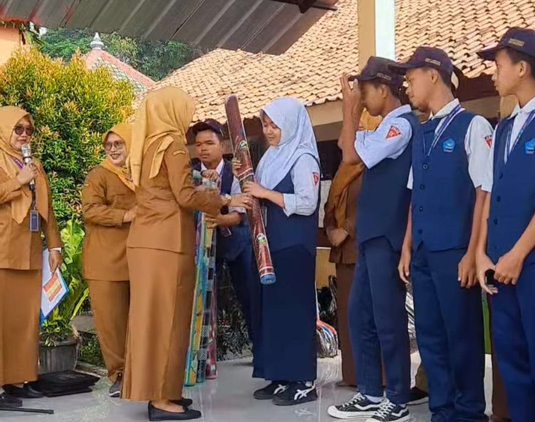 SMPN 1 Sukadiri Umumkan Juara Lomba Hias Kelas