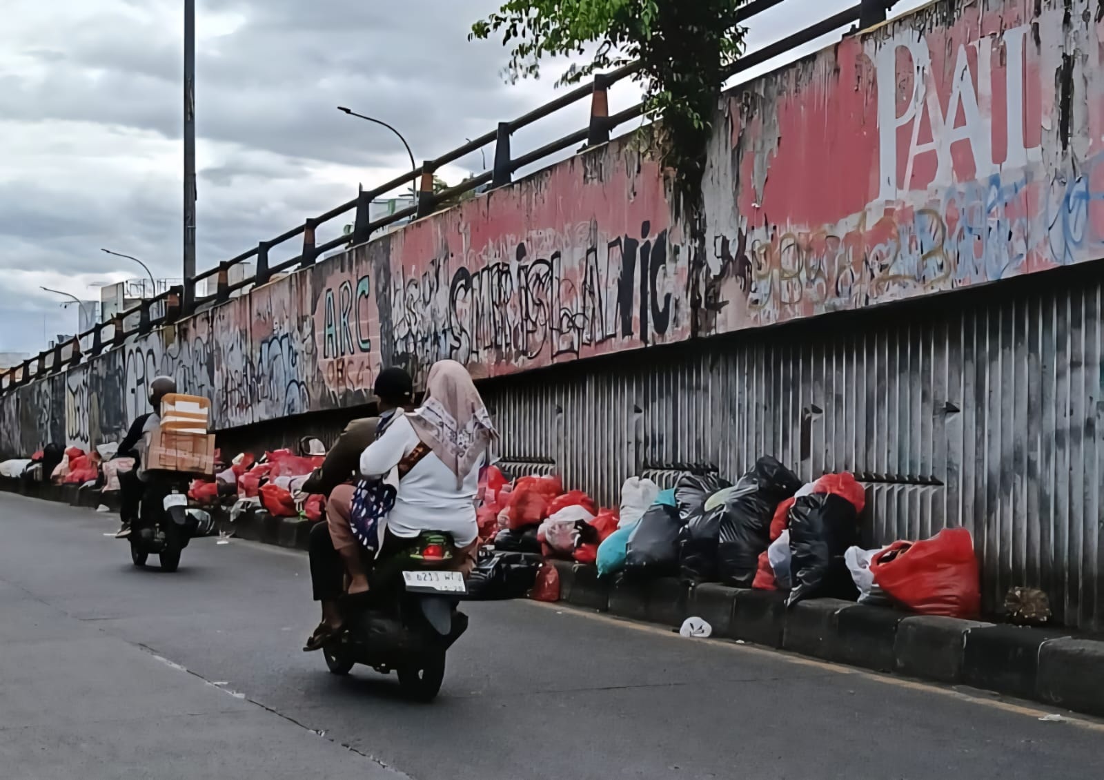 Tangsel Menghadapi Krisis Pengelolaan Sampah, Penumpukan Sampah Masih Terjadi Disejumlah Wilayah