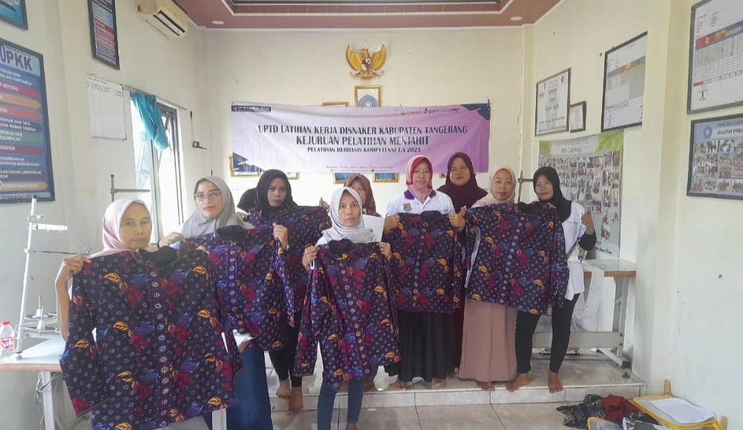 Pelatihan Menjahit Disnaker Kabupaten Tangerang, Warga Desa Carenang Dilatih Jadi Wirausahawan Baru