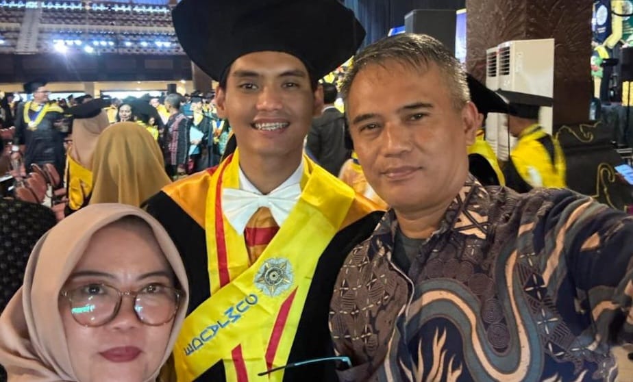 Anak ASN Sukatani Raih Doktor Termuda UGM