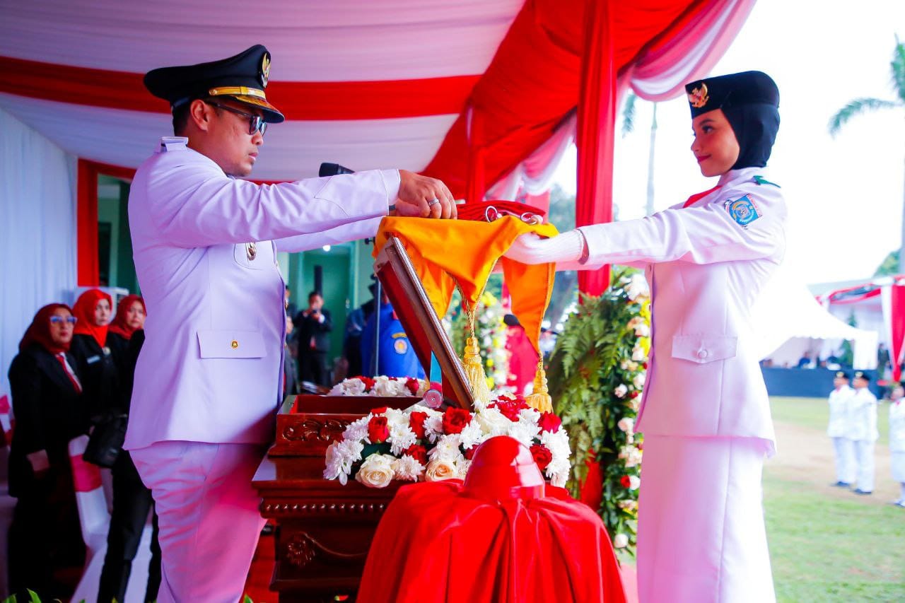 Pilar Jadi Inspektur Upacara Penurunan Bendera di Peringatan HUT ke-79 RI