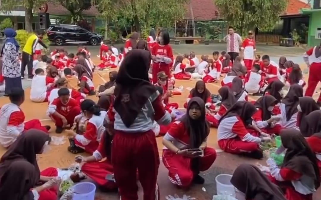 Siswa SMPN 2 Jayanti Diajarkan Buat Eco Enzim