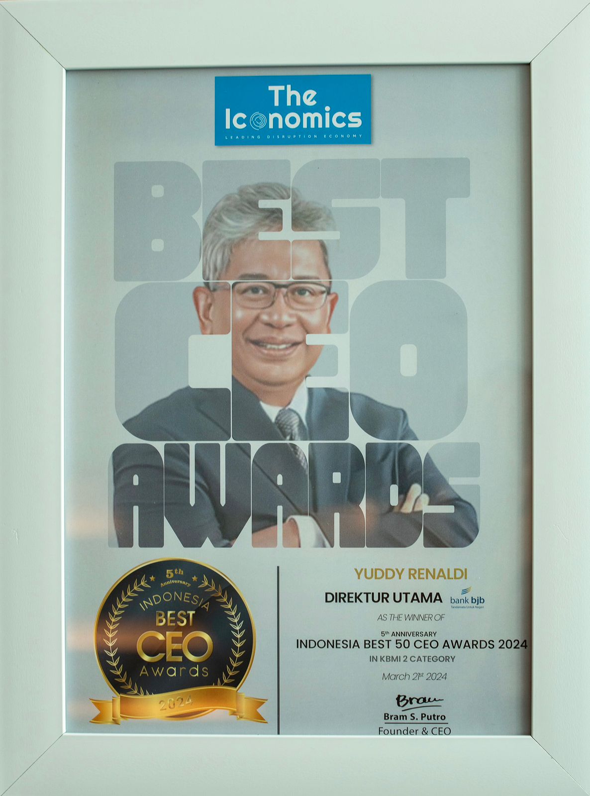 Direktur Utama bank bjb Raih Penghargaan Best  CEO 2024 dari The Iconomics