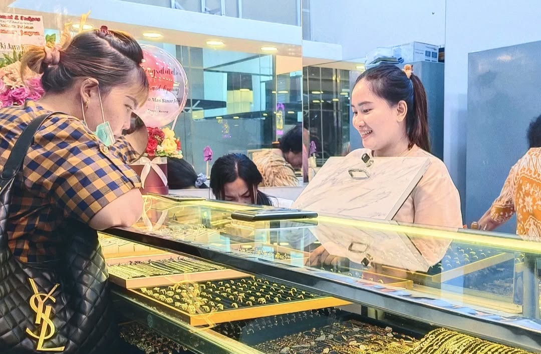 Harga Emas Naik, Pembeli Makin Ramai