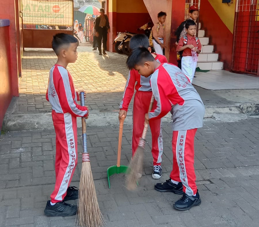 SDN Jurumudi 4 Rutinkan Kerja Bakti untuk Cegah DBD