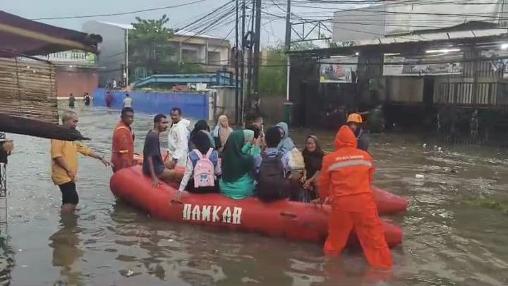 Empat Kecamatan Dilanda Banjir, Hujan Seharian Guyur Kota Tangerang