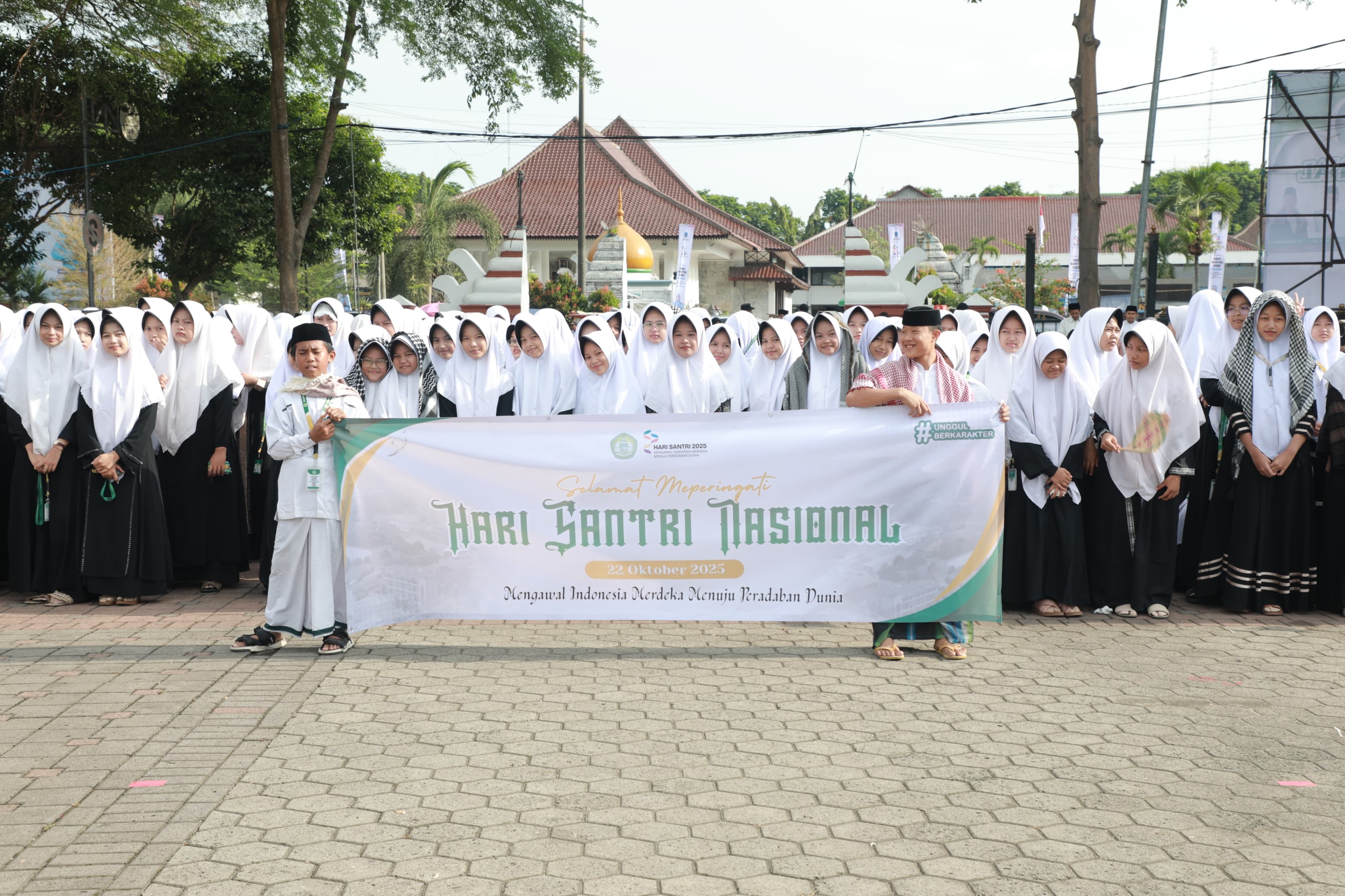 Budi Ajak Santri Jaga Akhlak