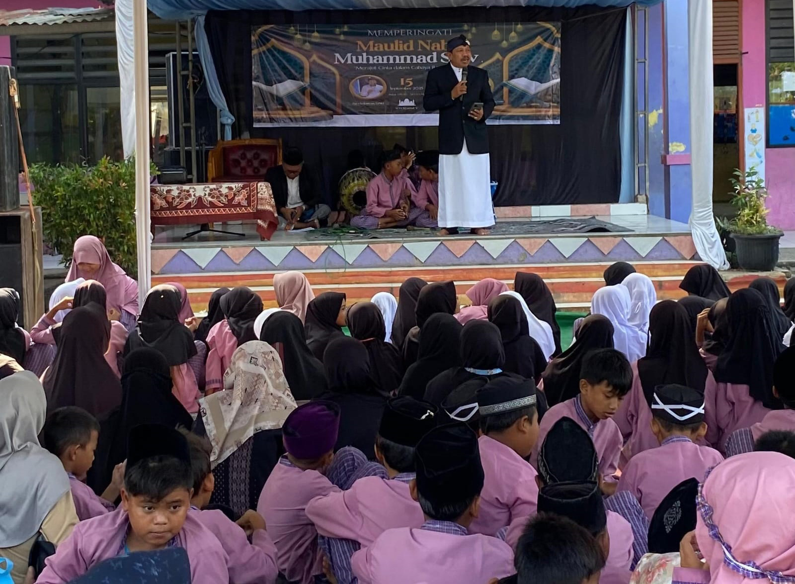 Siswa SDN Kramat V Gelar Maulid Nabi, Belajar Akhlak Nabi, Jadikan Maulid Momentum Cinta Rasulullah