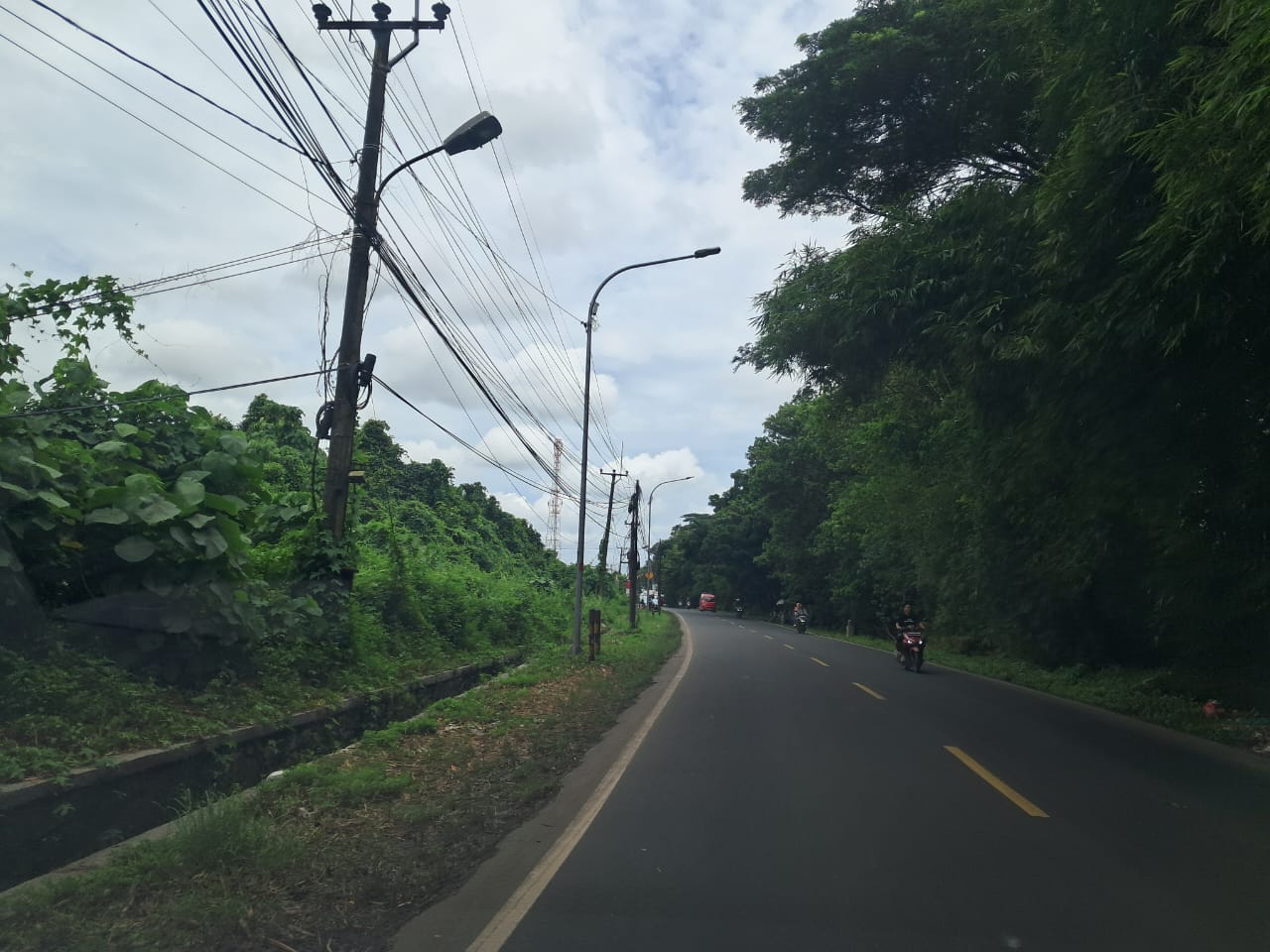 Dipasang Setahun lalu, Tiang PJU di Jalan Provinsi Tak Pernah Berfungsi