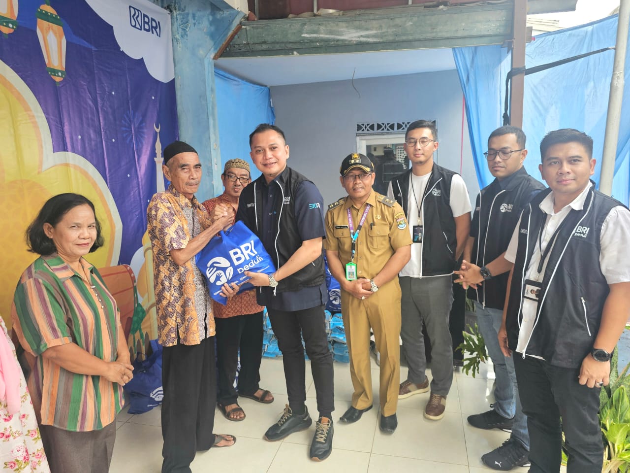 BRI BSD Salurkan 1.000 Paket Sembako Kepada Warga Binong