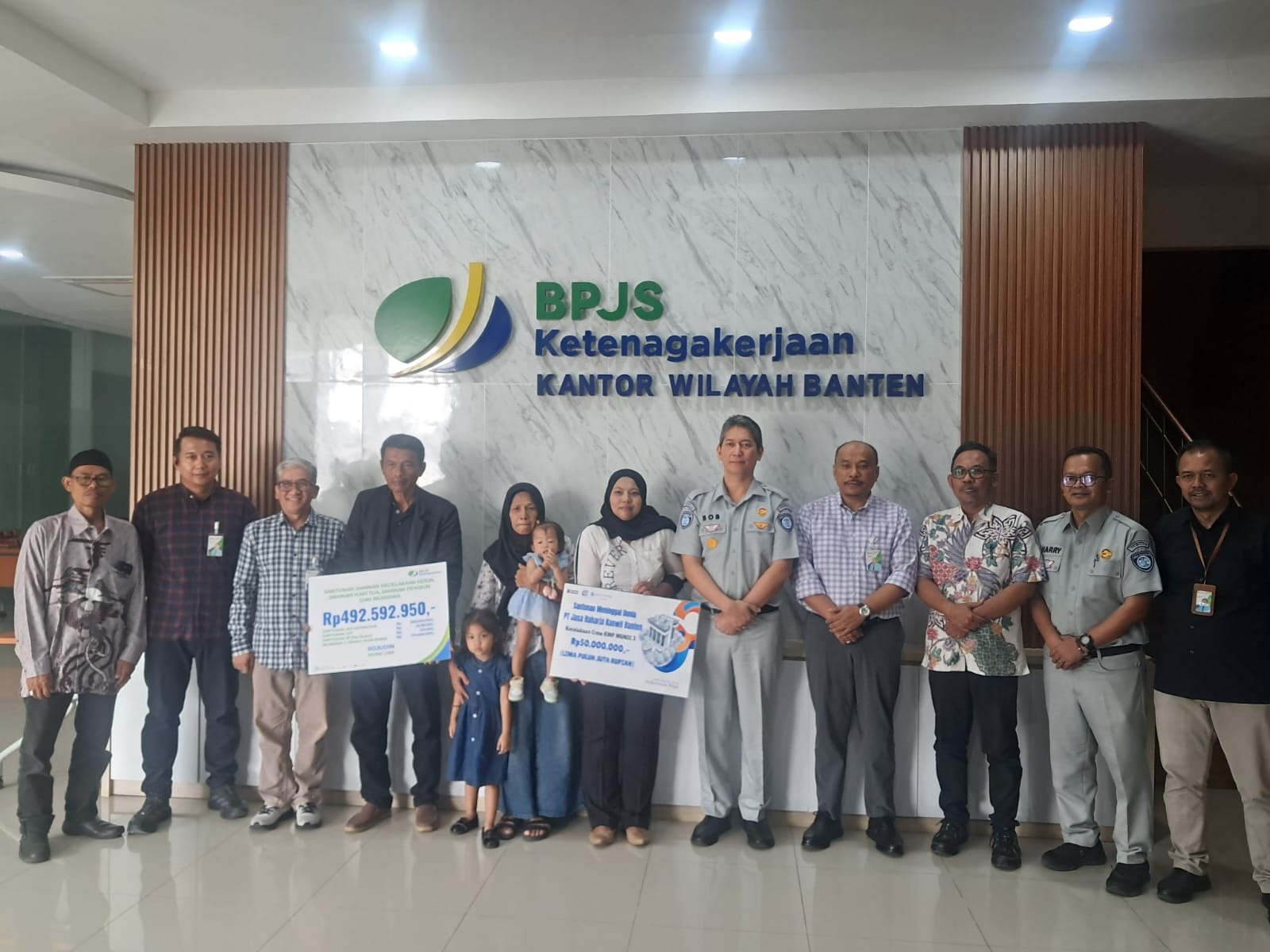 BPJS Serahkan Santunan Ratusan Juta Bagi Karyawan